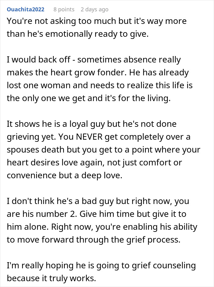 Comment discussing a widower boyfriend&rsquo;s emotional readiness and grieving process after being asked to remove wedding ring.