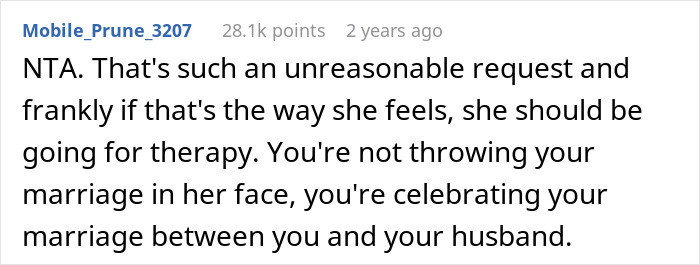Screenshot of a Reddit comment discussing a woman demanding her friend kick out her husband from a romantic getaway. Screenshot of a Reddit comment discussing a woman demanding her friend kick out her husband from a romantic getaway.