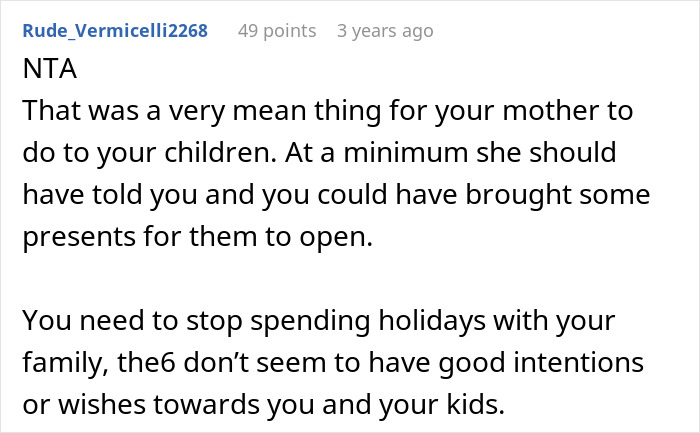 Woman Gobsmacked After Fam Refuses To Give Her “Spoiled” Kids Xmas Presents Woman Gobsmacked After Fam Refuses To Give Her “Spoiled” Kids Xmas Presents