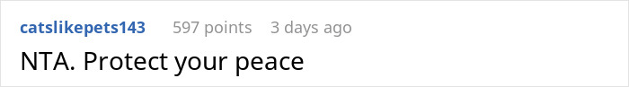 Comment on Reddit thread showing user catslikepets143 advising to protect peace after woman snaps and kicks fianc&eacute; and stepdaughter out.
