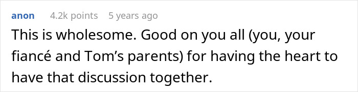 Comment from an online forum praising a fianc&eacute; and wedding friends for having an open discussion about money.