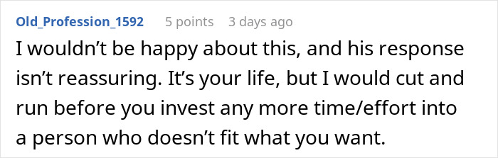 Screenshot of a Reddit comment discussing a man failing to buy Christmas presents for his girlfriend and his excuse about the holiday sneaking up. Screenshot of a Reddit comment discussing a man failing to buy Christmas presents for his girlfriend and his excuse about the holiday sneaking up.