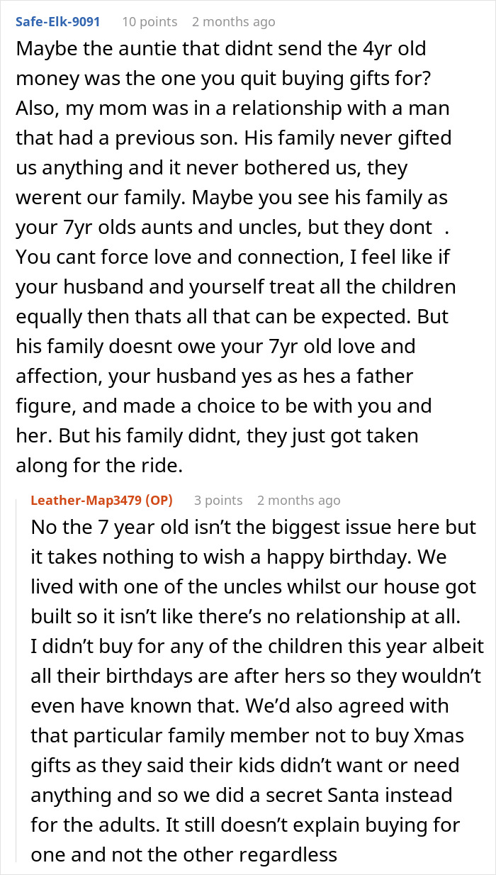 Screenshot of a Reddit discussion about aunties showing favoritism and a mom snapping over unequal attention to kids.