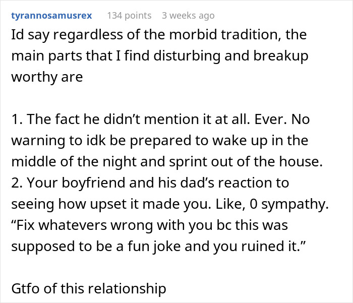 Text post discussing a woman triggered by her boyfriend&rsquo;s family&rsquo;s traumatizing Christmas tradition and childhood trauma.