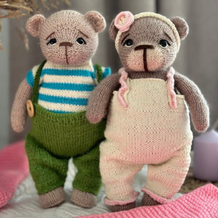I Photograph The Teddy Bears I Knit Like Little Characters (5 Pics)