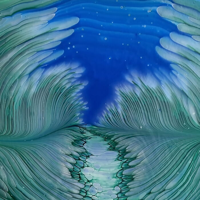 Straight Pour Acrylic Painting With Wreck: Soft And Feathery Flow