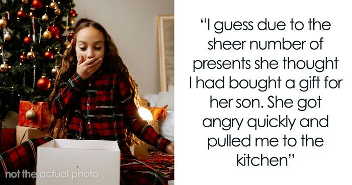 Daughter Gets 27 Presents For Christmas While Her Half-Brother Has Only 1, Dad Feels No Guilt