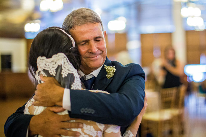 Mom's Plan To Control Her Daughter's Wedding By Forcing Her To Uninvite Her Dad Backfires Horribly Mom's Plan To Control Her Daughter's Wedding By Forcing Her To Uninvite Her Dad Backfires Horribly