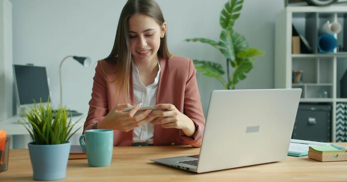 35 Reddit Stories About The Worst Coworkers Ever Who Made Work Feel Like A Nightmare