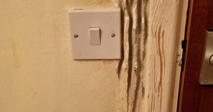 65 Photos Of Everyday Things That Have Worn Down In Surprising Ways Over The Years