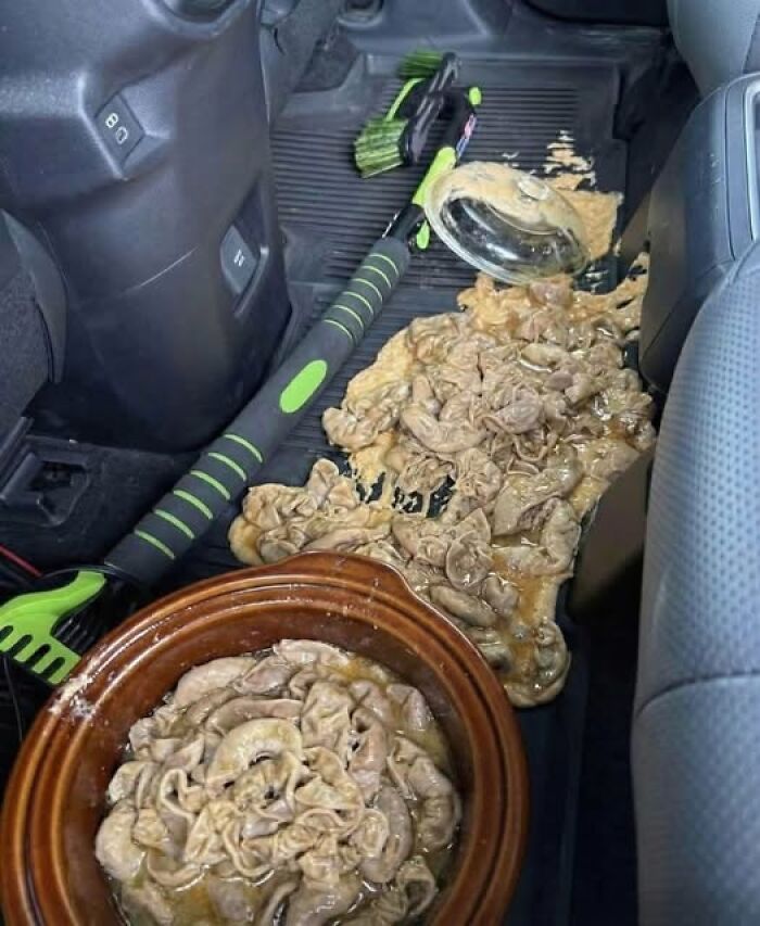 My Auntie Bout To Be Mad 😭 Chitlin Juice Everywhere…. How Can I Clean It Up 😒🤔