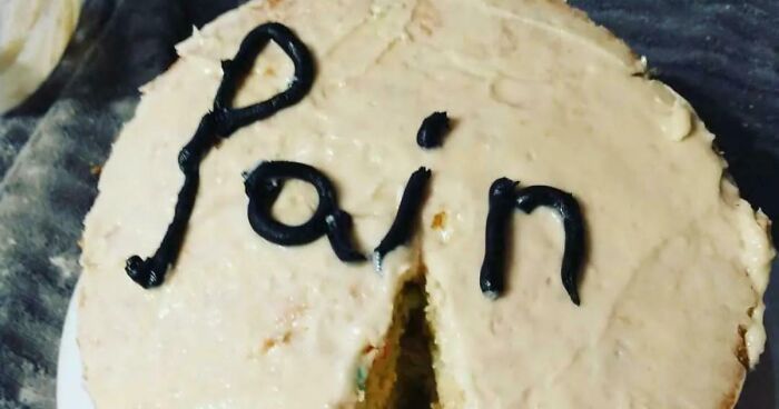 “Too Old For Leo DiCaprio”: 49 Funny Photos Of Cakes That Reflect Honest Emotions