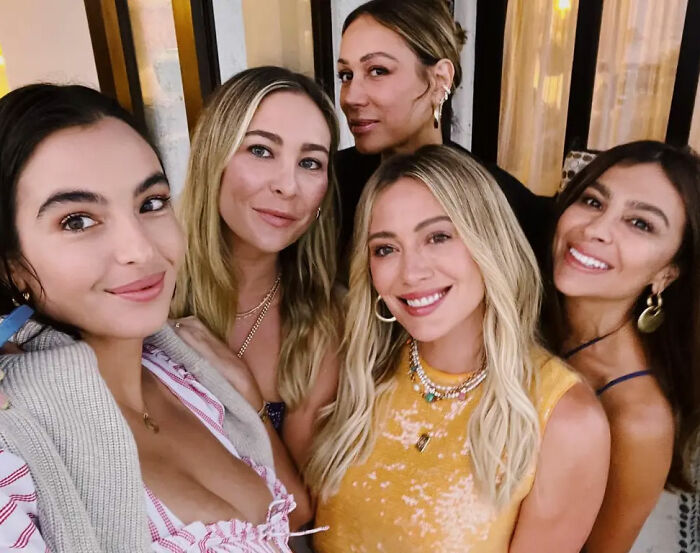 Ashley Tisdale Calls Out 'Toxic' Celebrity Mom Group, Accuses Them Of &lsquo;Mean-Girl&rsquo; Behavior