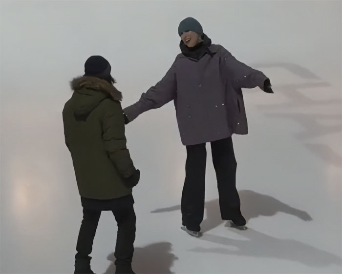 Video of Keanu Reeves Ice Skating With Alexandra Grant Leaves Fans Worried and Reignites Rumors Video of Keanu Reeves Ice Skating With Alexandra Grant Leaves Fans Worried and Reignites Rumors