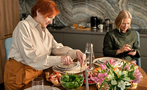 Person Kicks MIL Out Of Thanksgiving Party After Toxic Family Votes Her Out, Netizens Shocked