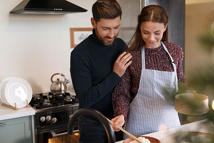 Man Doesn’t Know What To Do When He Becomes GF’s “Cash Cow” And She Asks For Marriage On Top Man Doesn’t Know What To Do When He Becomes GF’s “Cash Cow” And She Asks For Marriage On Top