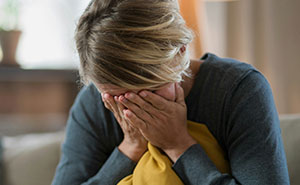 Marriage On The Rocks As Lady Is A SAHM For A 5th Kid, Whines About It To Hubs Who Raised 4 Kids Solo