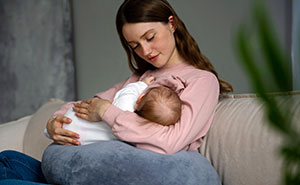 Woman Is Furious Her Brother Thinks He Knows More About Breastfeeding Than She Does