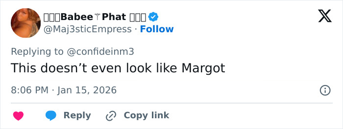 Screenshot of a tweet criticizing Margot Robbie's underwater cover shoot, questioning its approval and appearance. Screenshot of a tweet criticizing Margot Robbie's underwater cover shoot, questioning its approval and appearance.