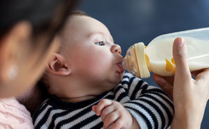 “It Is Her Right As Grandma”: Grandma Thinks She Can Raise A Son Better Than Her DIL, Gets A Reality Check