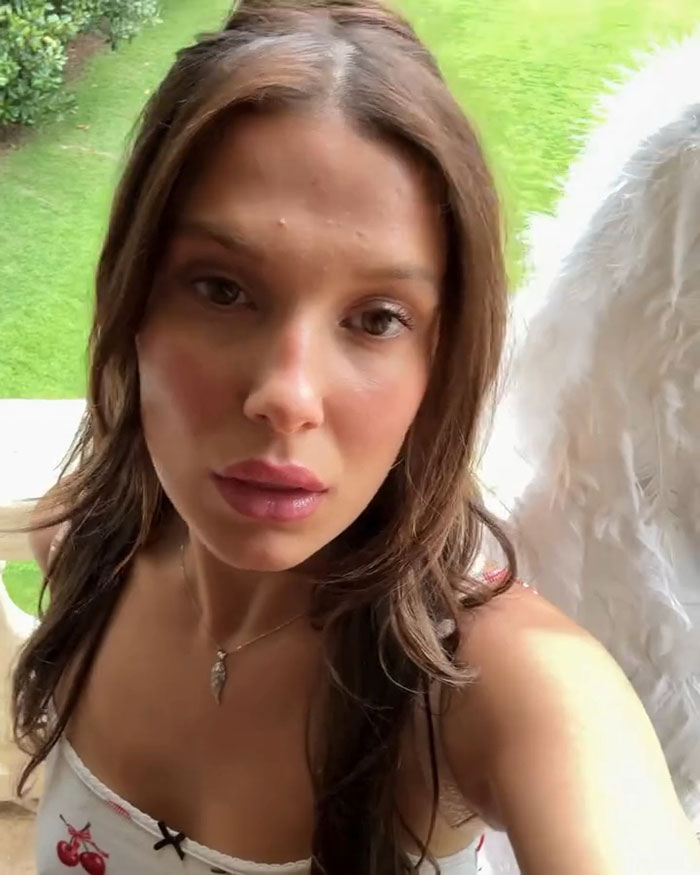 "Cresci muito rápido": As fotos sensuais de Millie Bobby Brown fazem todos os fãs dizerem a mesma coisa "Cresci muito rápido": As fotos sensuais de Millie Bobby Brown fazem todos os fãs dizerem a mesma coisa