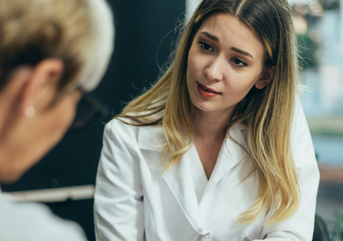 Parent Torn Between Respecting Daughter’s Boundaries And Saving Her Classmate From An Empty B-Day Party Parent Torn Between Respecting Daughter’s Boundaries And Saving Her Classmate From An Empty B-Day Party