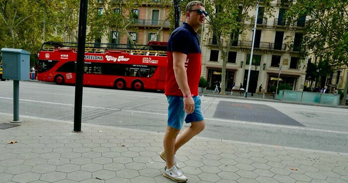 This Photographer Captures Perfectly Timed Street Coincidences In 50 Photos