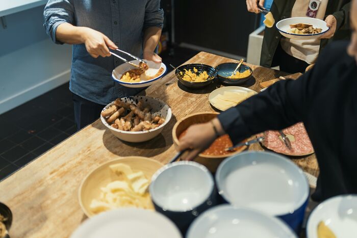 "Haunts Me To This Day": 58 Moments Workers From All-You-Can-Eat Establishments Can't Forget