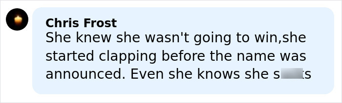 Alt text: Netizen comment criticizing Amanda Seyfried&rsquo;s reaction as a terrible loser after her Golden Globes double loss.