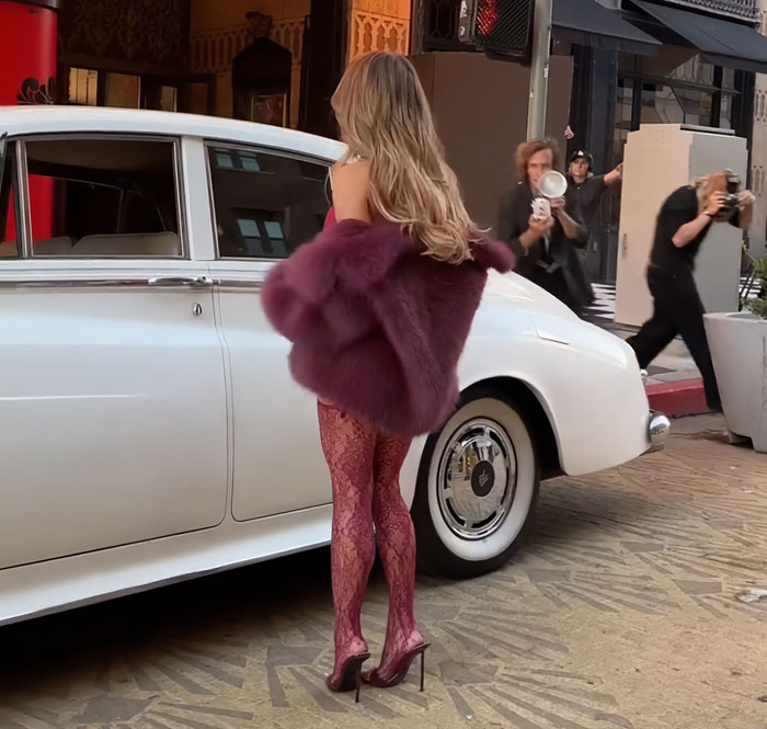 Sydney Sweeney Sparks Wild Reactions After Stepping Out In LA Wearing Only Lingerie Sydney Sweeney Sparks Wild Reactions After Stepping Out In LA Wearing Only Lingerie