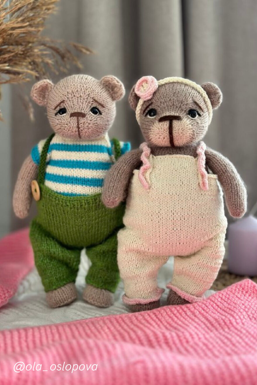 I Knit Teddy Bears Slowly — And Photograph Them Like Little Characters I Knit Teddy Bears Slowly — And Photograph Them Like Little Characters