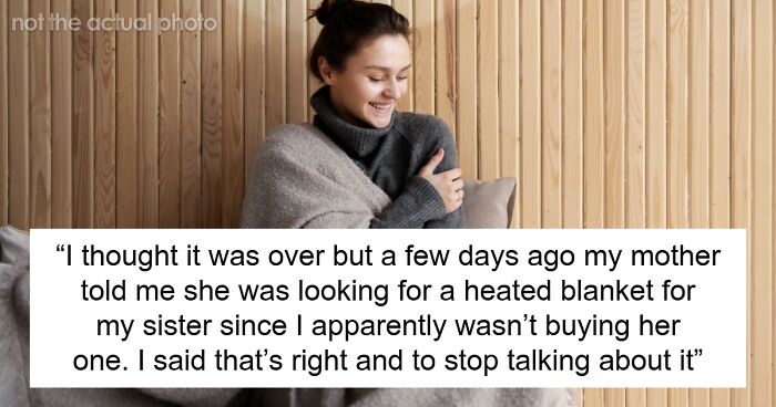 Siblings Bicker At Christmas As Entitled Sister Demands Their Mom’s Present For Herself