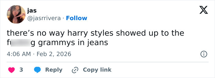 Screenshot of a tweet criticizing Harry Styles' outfit choice during his on-stage appearance at the 2026 Grammys.