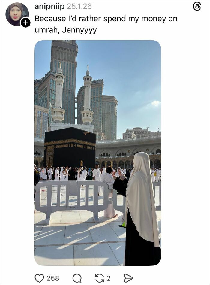 Woman in hijab at Mecca, sharing a savage reply about why girls don’t get their nails done, near the Kaaba.
