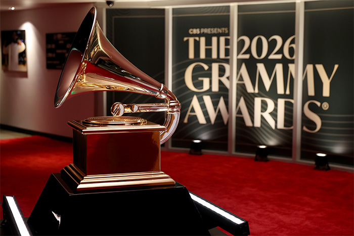 Grammy 2026 red carpet with iconic Grammy trophy displayed, stars arriving for live coverage event in glamourous setting