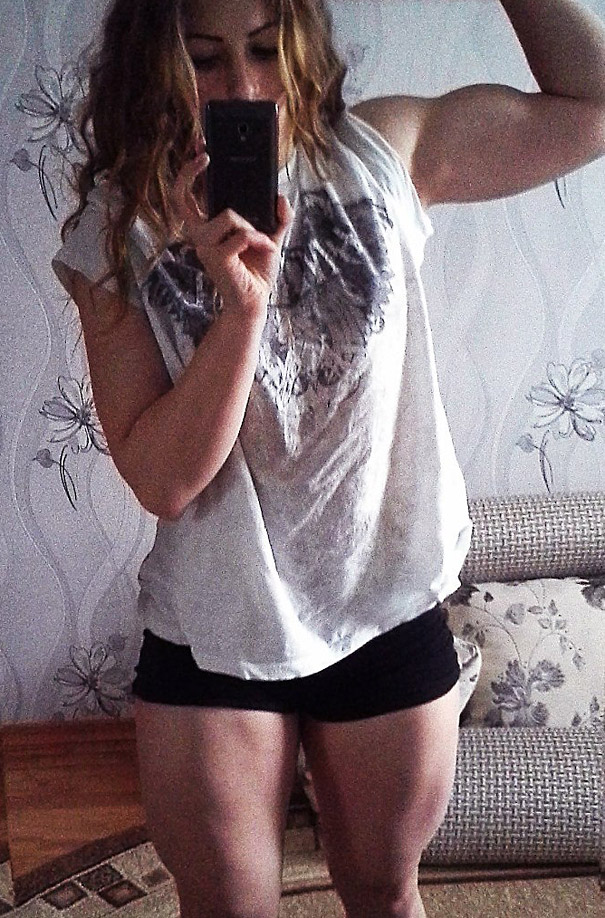 A 17-Year Old Russian Powerlifter With a Doll-like Face (11 pics)