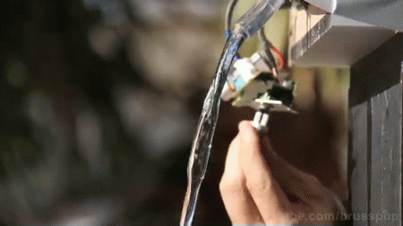 Water Running Through a 24hz Sine Wave Water Running Through a 24hz Sine Wave