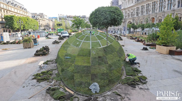 3D Grass Globe Illusion at Paris City Hall