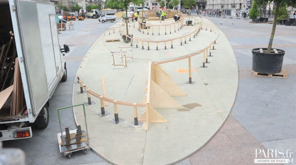 3D Grass Globe Illusion at Paris City Hall 3D Grass Globe Illusion at Paris City Hall