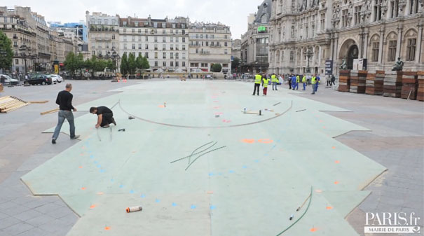 3D Grass Globe Illusion at Paris City Hall