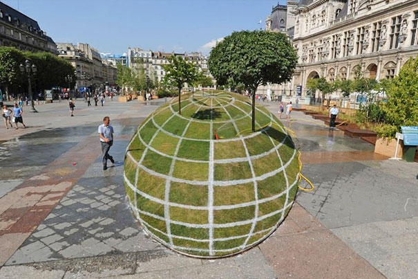3D Grass Globe Illusion at Paris City Hall 3D Grass Globe Illusion at Paris City Hall