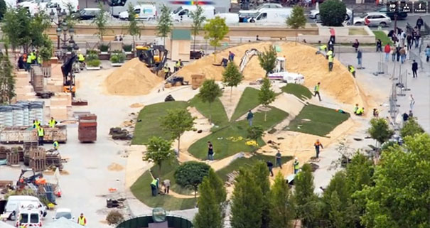 3D Grass Globe Illusion at Paris City Hall 3D Grass Globe Illusion at Paris City Hall