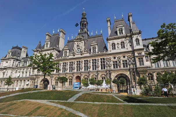 3D Grass Globe Illusion at Paris City Hall