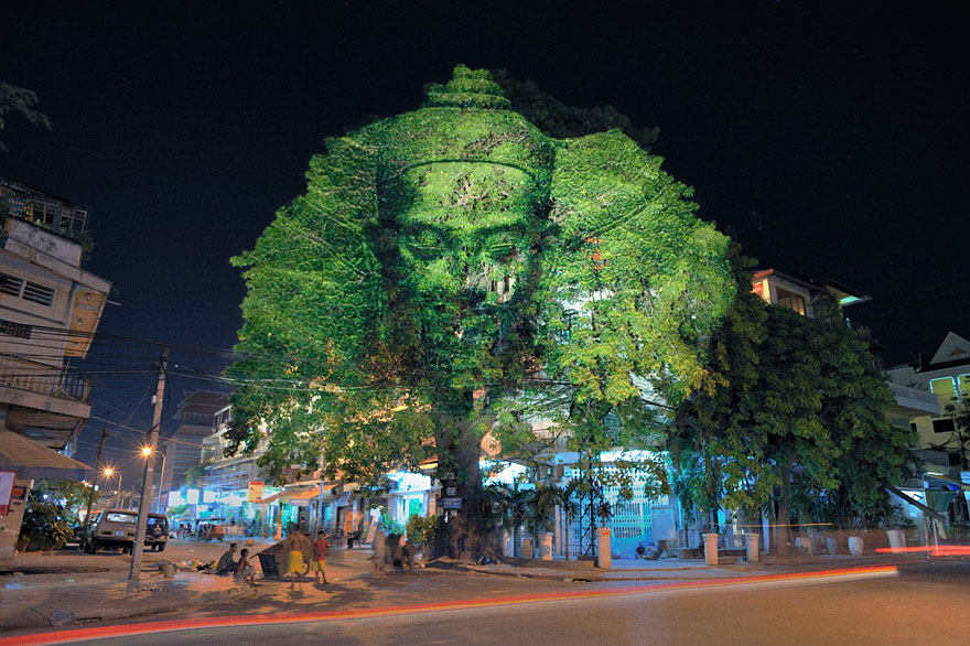 Haunting 3D Projections on Trees by Clement Briend Haunting 3D Projections on Trees by Clement Briend