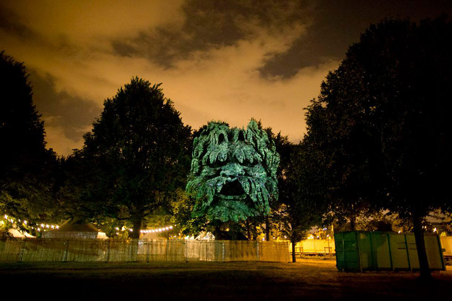 Haunting 3D Projections on Trees by Clement Briend Haunting 3D Projections on Trees by Clement Briend