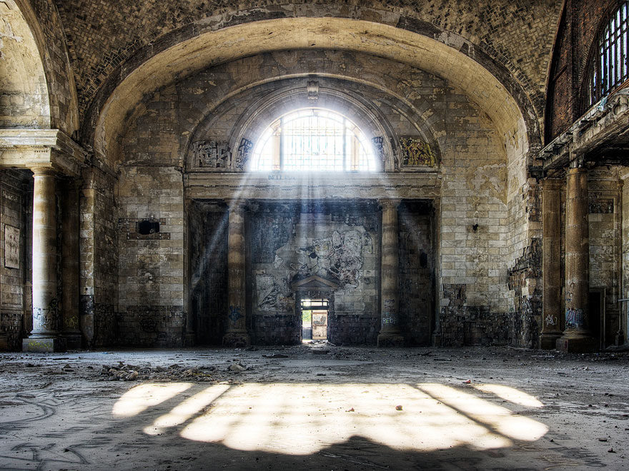 Light coming inside into an abandoned building 