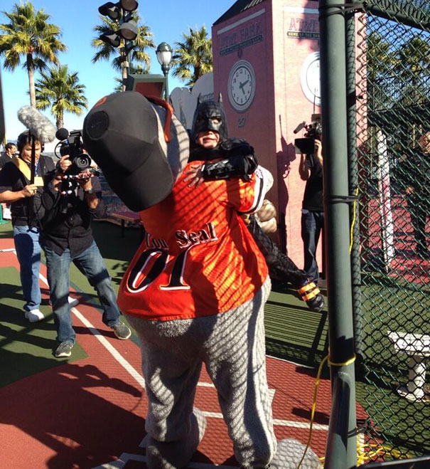 Batkid Saves San Francisco, Becomes Most Heartwarming Internet Sensation Batkid Saves San Francisco, Becomes Most Heartwarming Internet Sensation