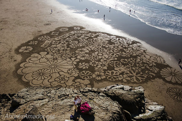 Stunning Sand Drawings by Andres Amador Stunning Sand Drawings by Andres Amador