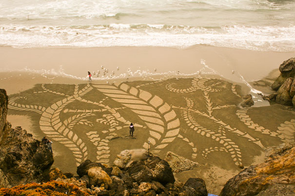 Stunning Sand Drawings by Andres Amador Stunning Sand Drawings by Andres Amador