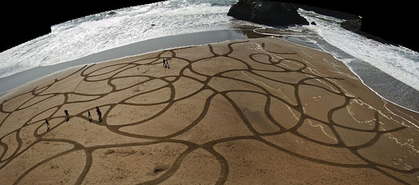 Stunning Sand Drawings by Andres Amador Stunning Sand Drawings by Andres Amador